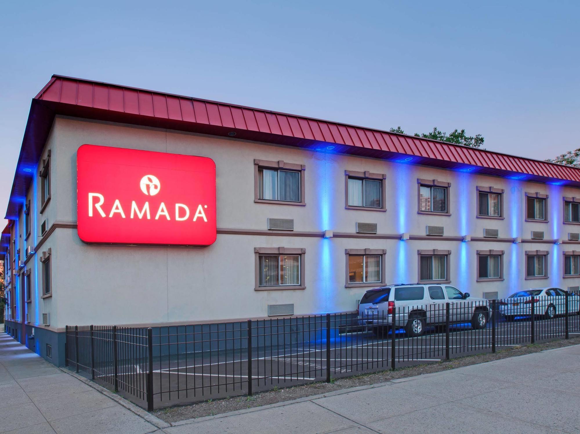 Отель Ramada By Wyndham Bronx Нью-Йорк Экстерьер фото